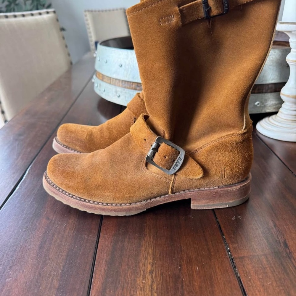 FRYE AND CO. Tan Leather Interior